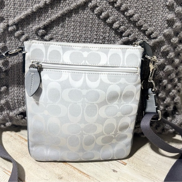 ❤️Coach Signature Pattern Crossbody Bag in Light Gray - Picture 2 of 4